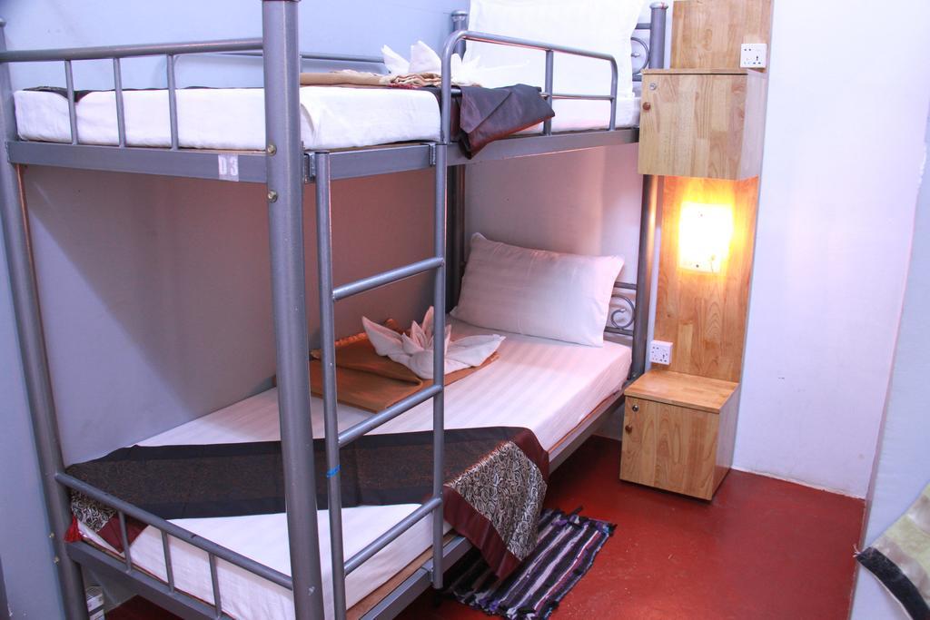 יאנגון 20Th Street Hostel מראה חיצוני תמונה