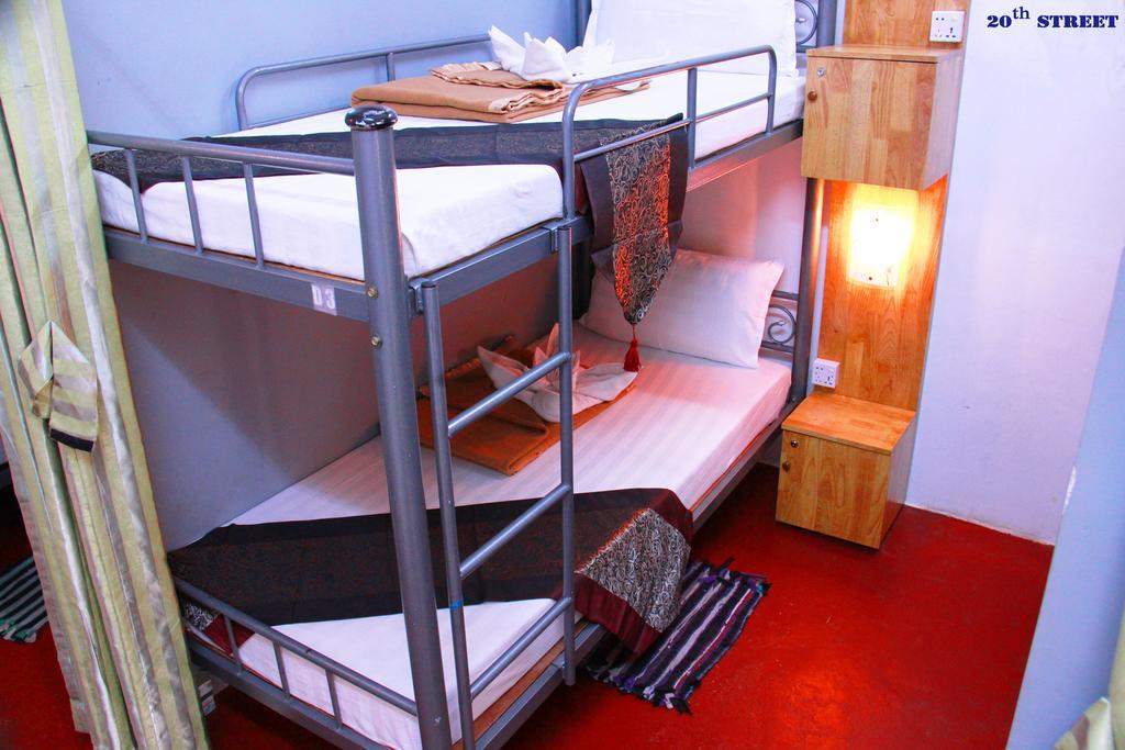 יאנגון 20Th Street Hostel מראה חיצוני תמונה