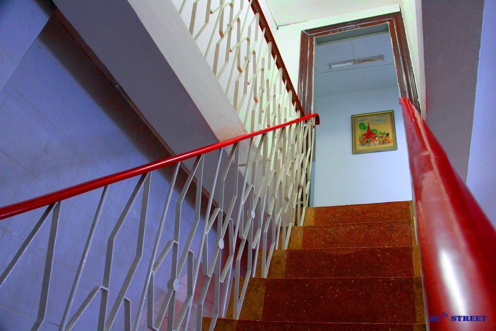 יאנגון 20Th Street Hostel מראה חיצוני תמונה
