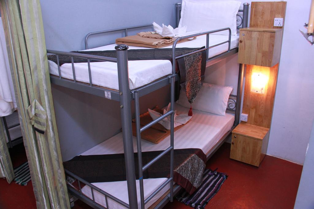 יאנגון 20Th Street Hostel מראה חיצוני תמונה